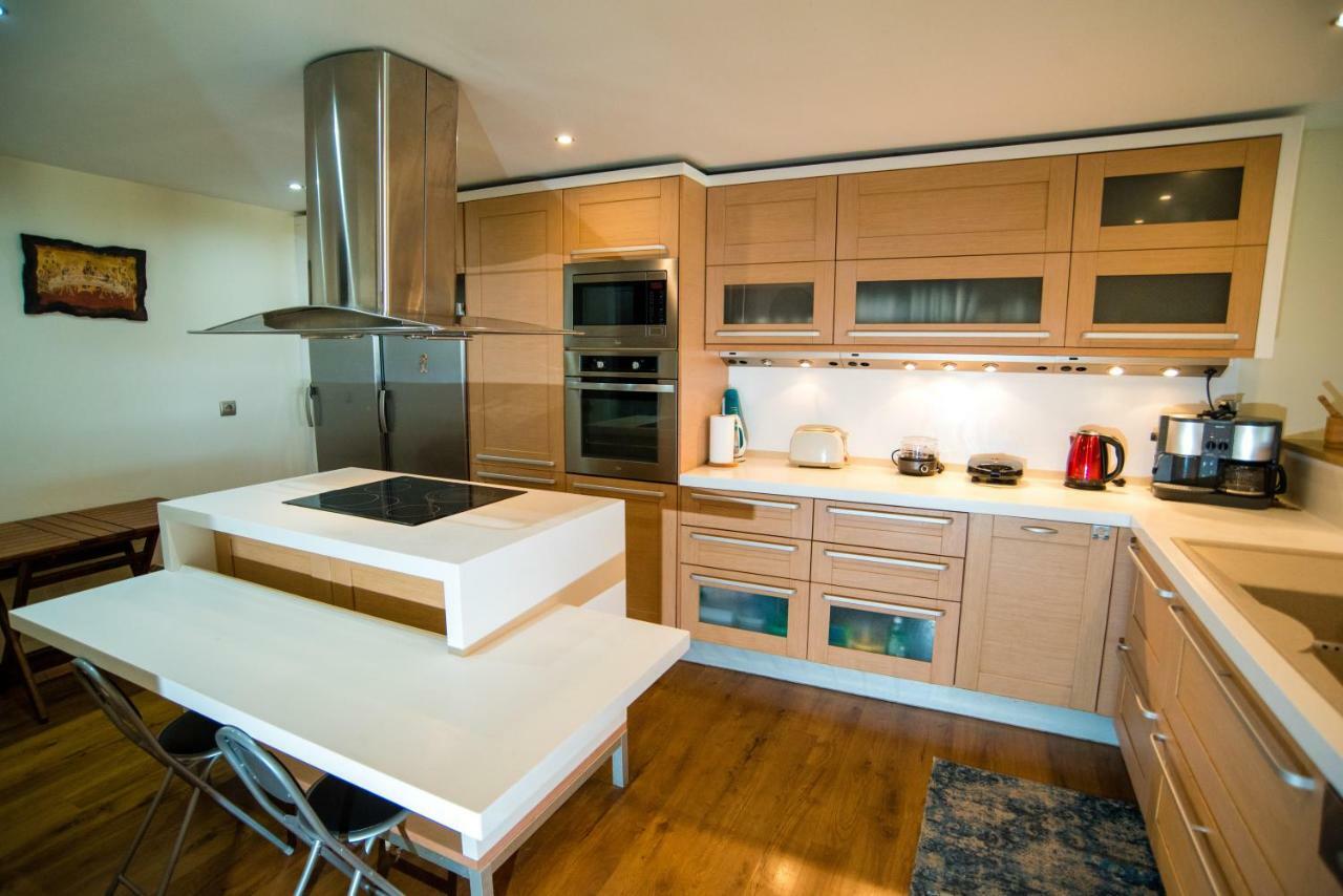 Villa Olympia VIP Dhráfi Esterno foto