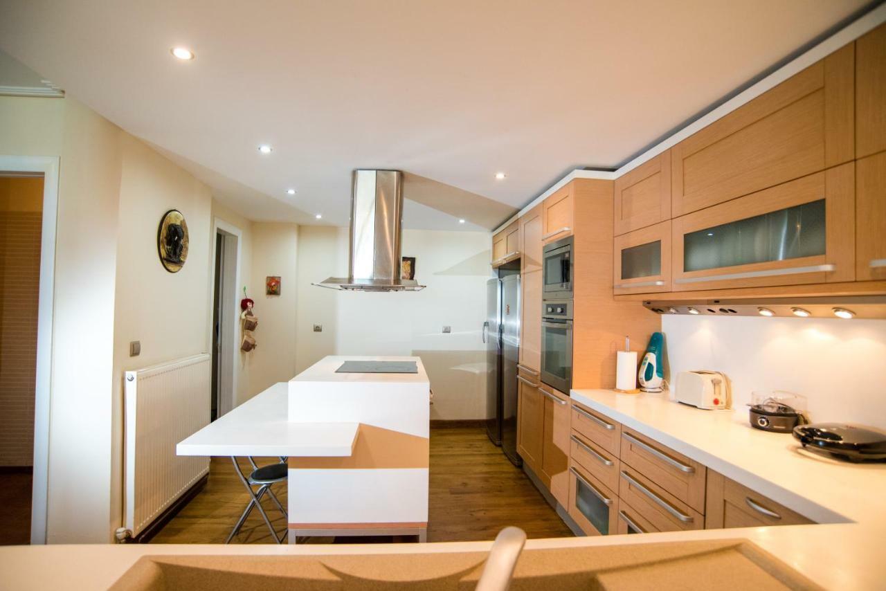 Villa Olympia VIP Dhráfi Esterno foto